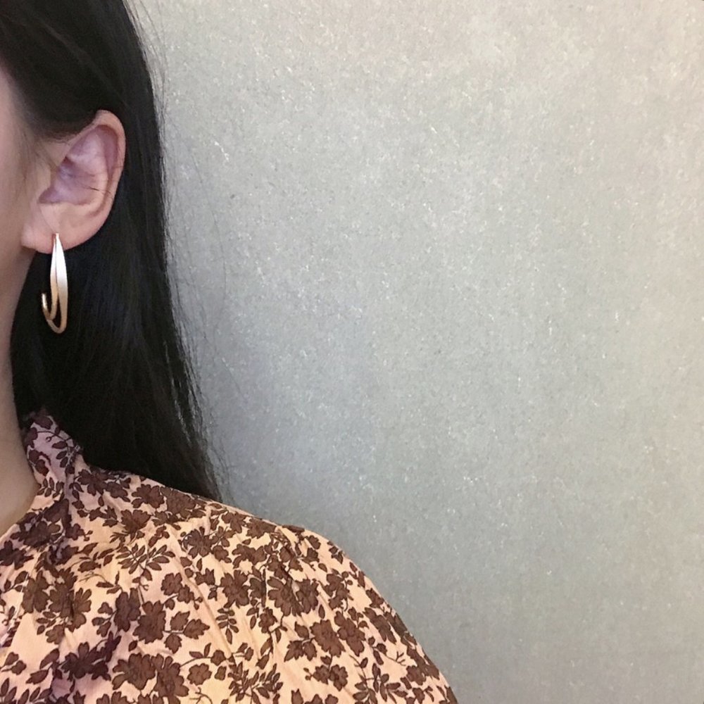 Modern Curve Hoop Earrings - Picture 3 of 13